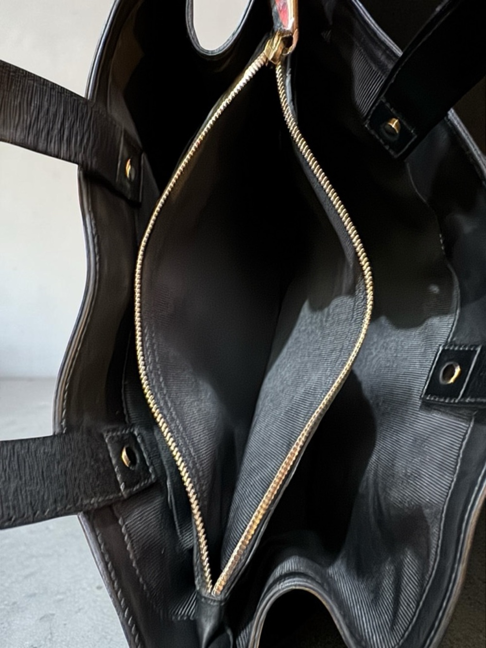 FURLA Musa BiColor Patent & Saffiano Leather Tote Bag. Rare. Limited Edition. - Picture 11 of 16